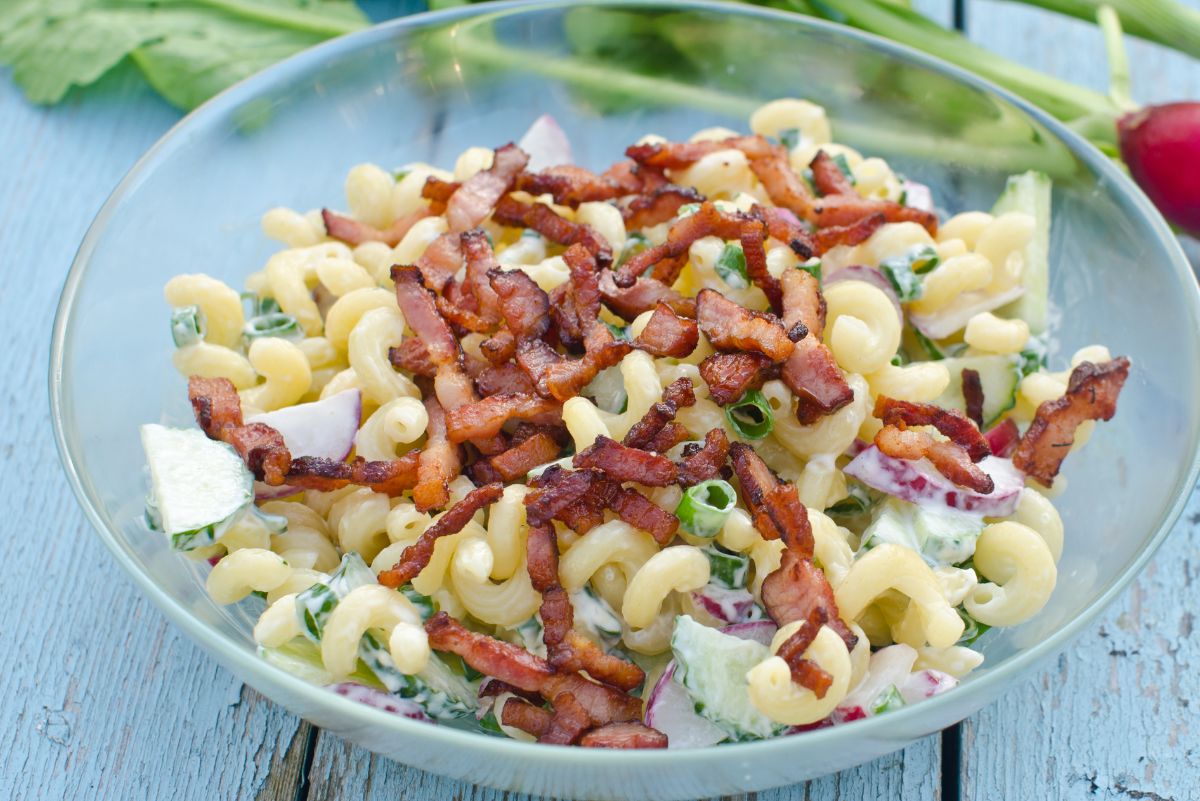 Weight Watchers BLT Pasta Salad in a clear glass bowl.
