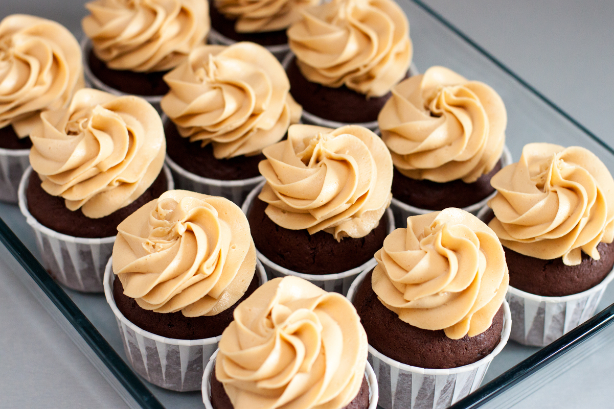 Weight Watchers Mini Chocolate Cupcakes with Peanut Butter Frosting in a clear glass baking dish.