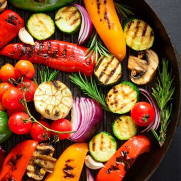 Simple Weight Watchers Grilled Vegetables in a round, black pan.