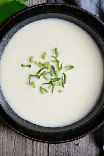 Closeup of Easy Weight Watchers Vichyssoise in a black bowl.