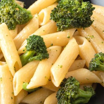 Closeup of Quick Weight Watchers Pasta and Spicy Broccoli in a black bowl.