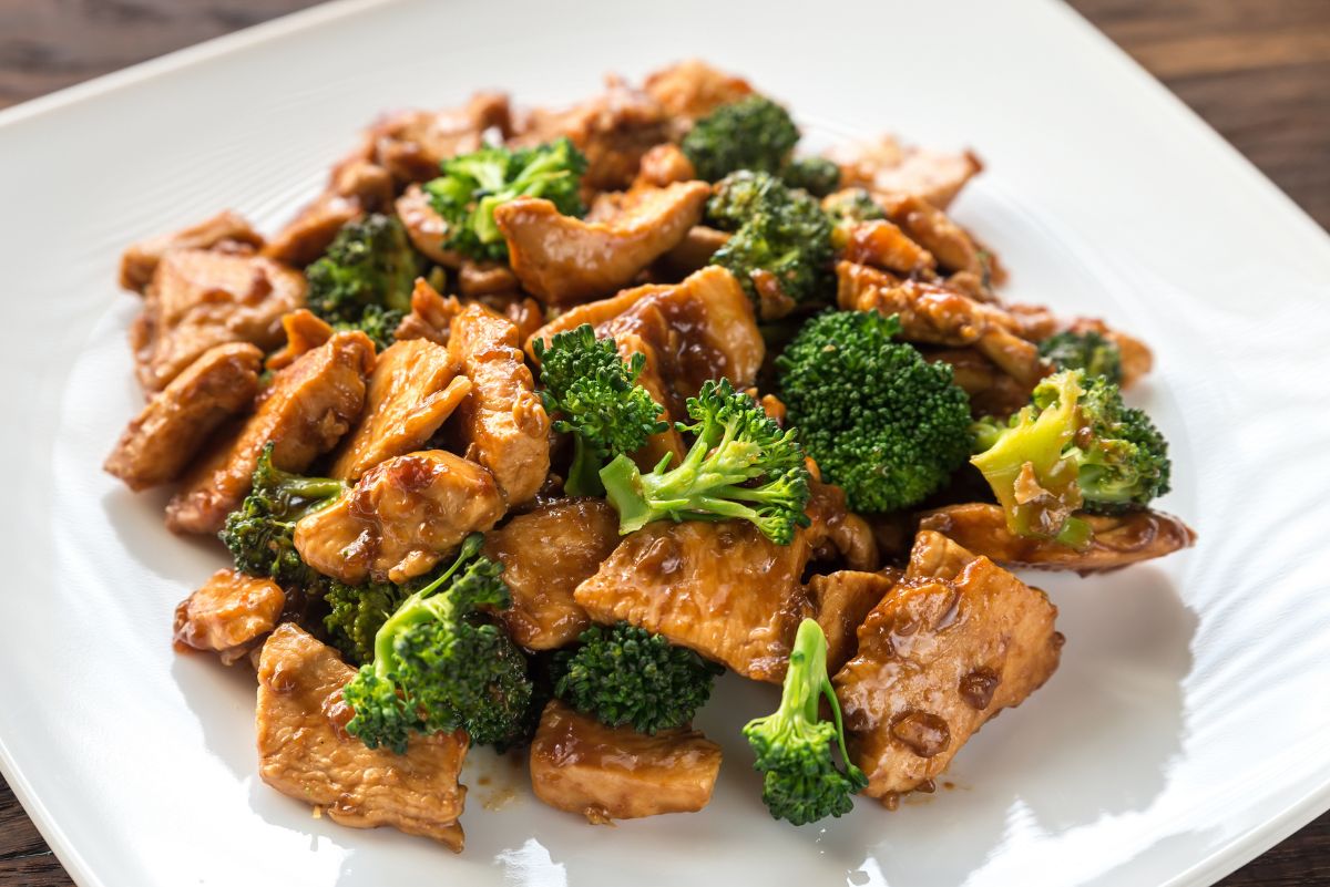 Weight Watchers Chicken Broccoli Teriyaki on a white plate.