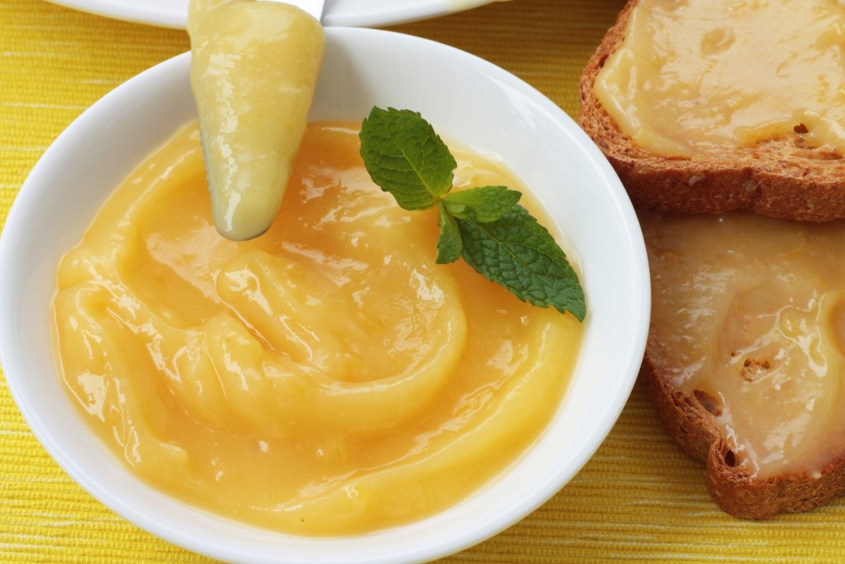 Quick Weight Watchers Lemon Curd in a white bowl with bread next to it.
